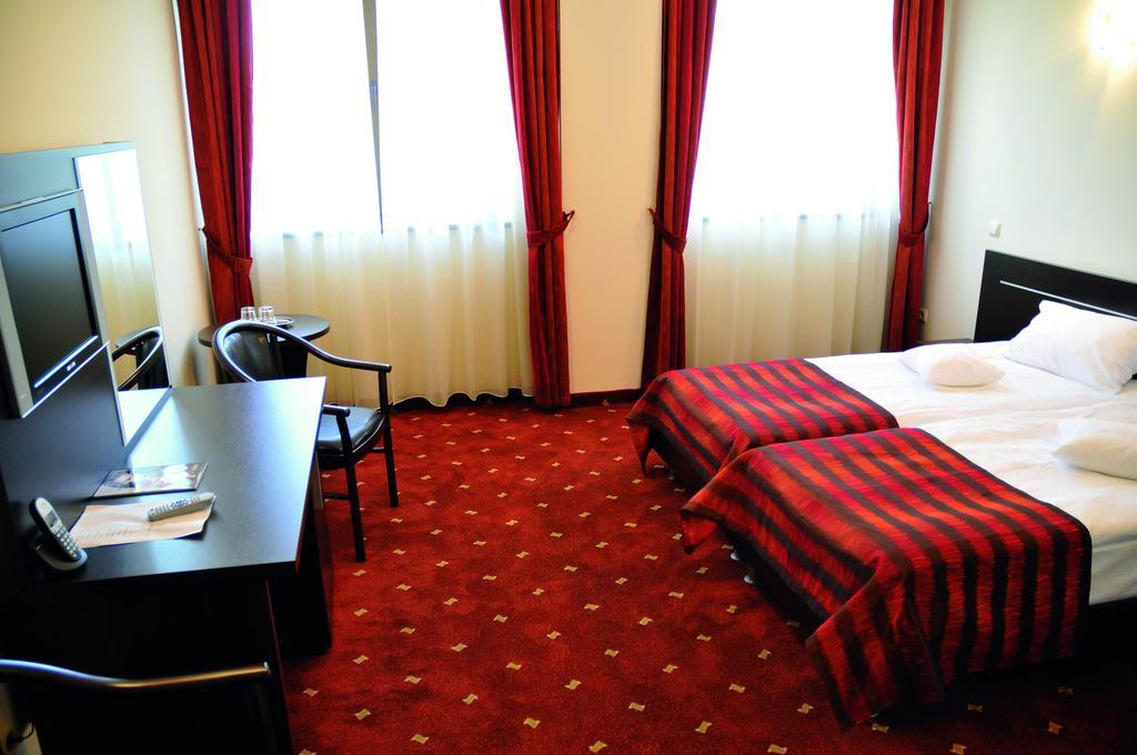 Hotel Roberts Sibiu Extérieur photo